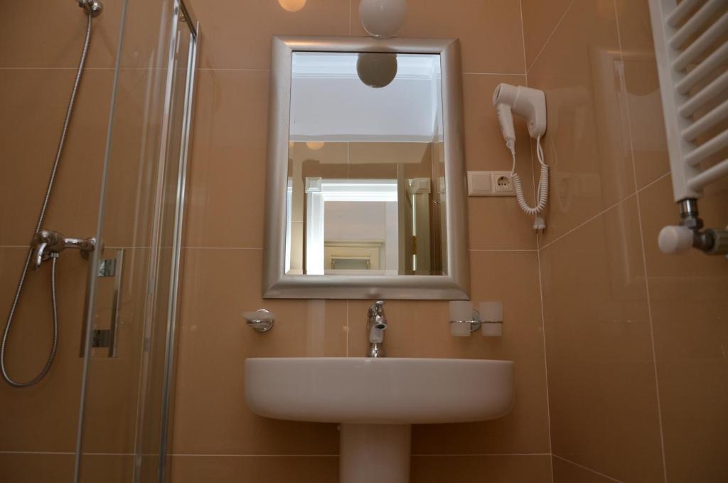 Chateau Royal Hotel Berezovka  Room photo
