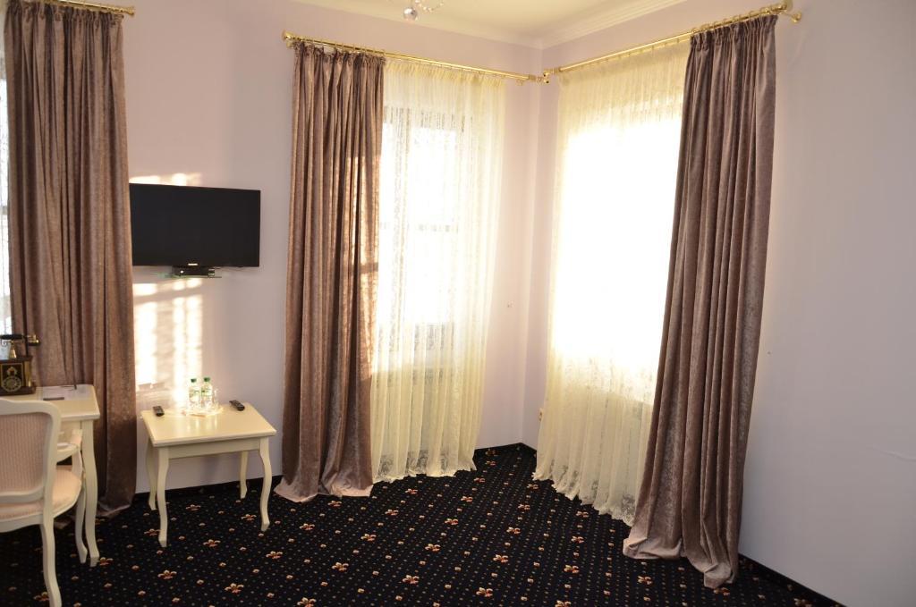Chateau Royal Hotel Berezovka  Room photo