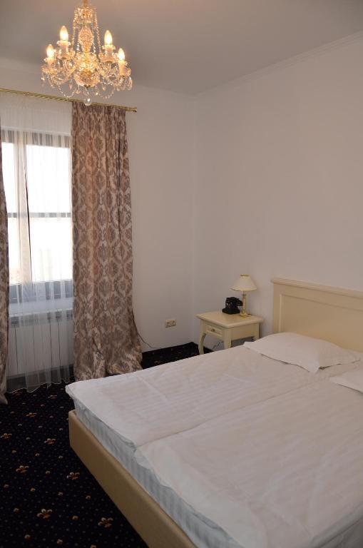 Chateau Royal Hotel Berezovka  Room photo