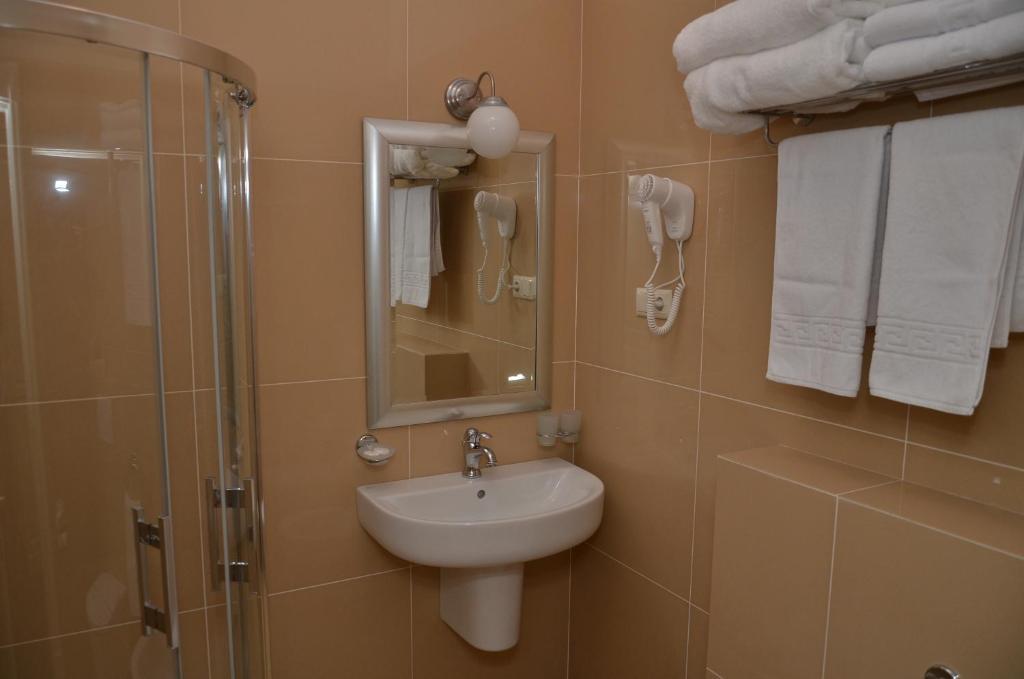 Chateau Royal Hotel Berezovka  Room photo