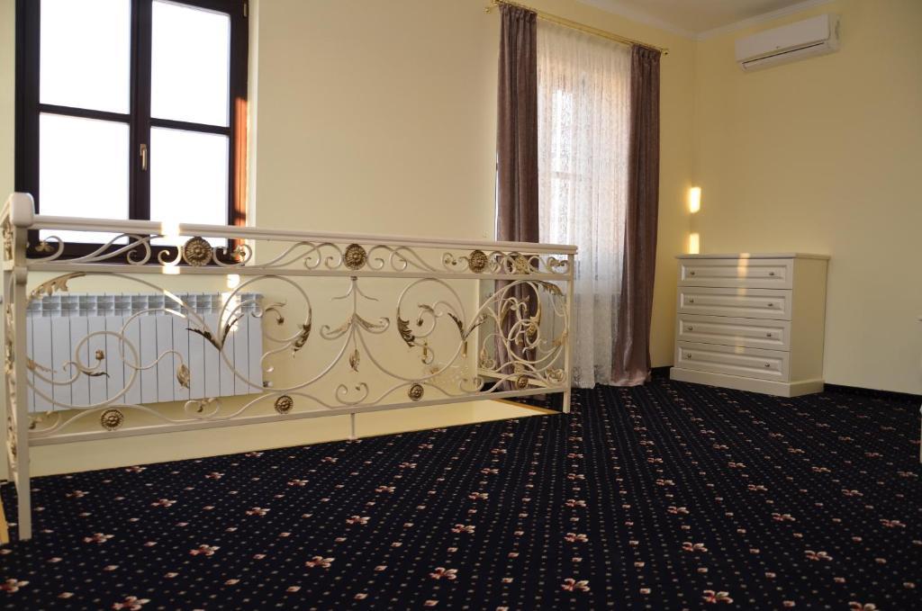 Chateau Royal Hotel Berezovka  Room photo