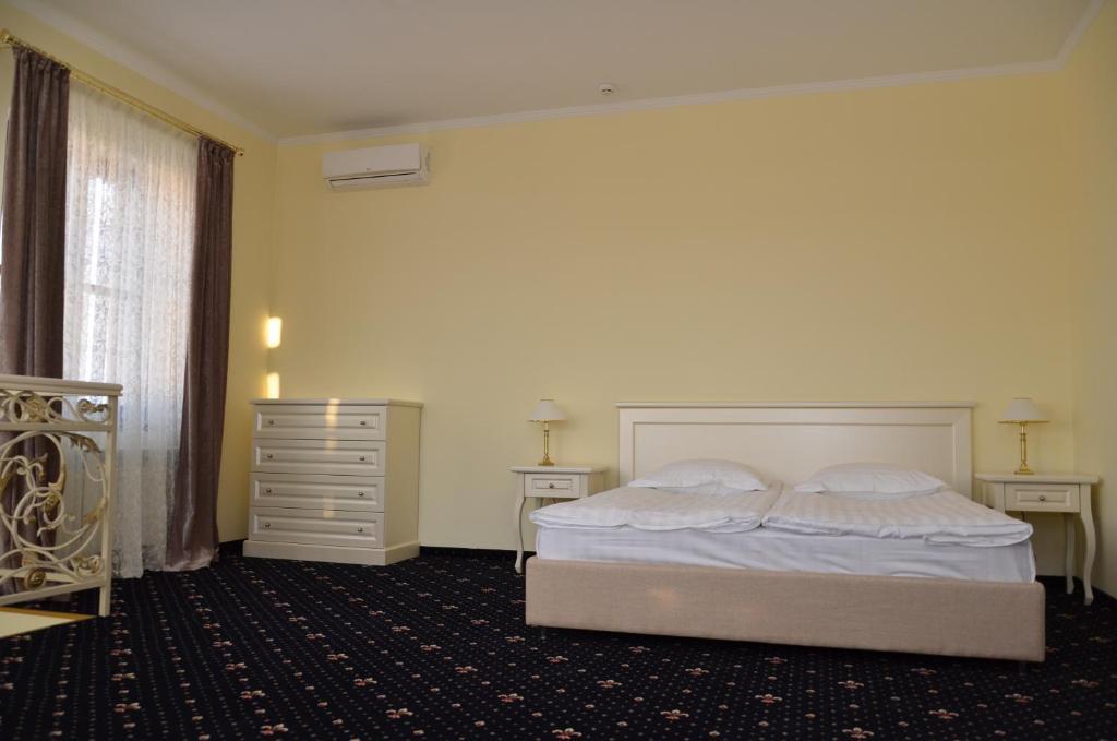Chateau Royal Hotel Berezovka  Room photo