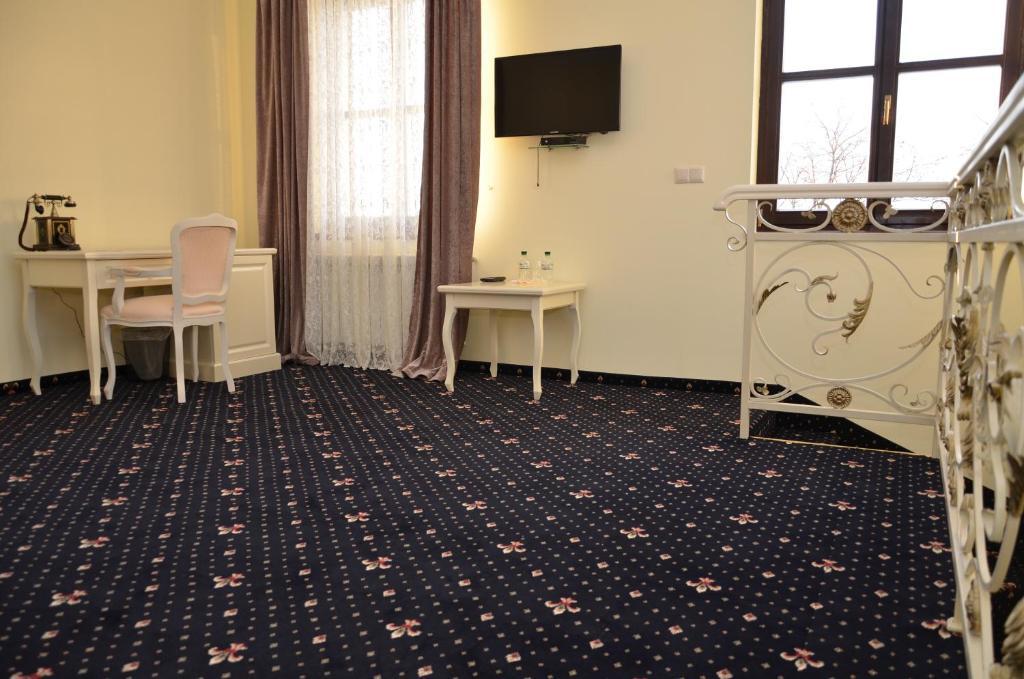 Chateau Royal Hotel Berezovka  Room photo