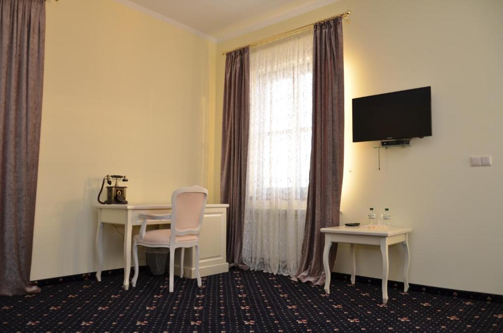 Chateau Royal Hotel Berezovka  Exterior photo