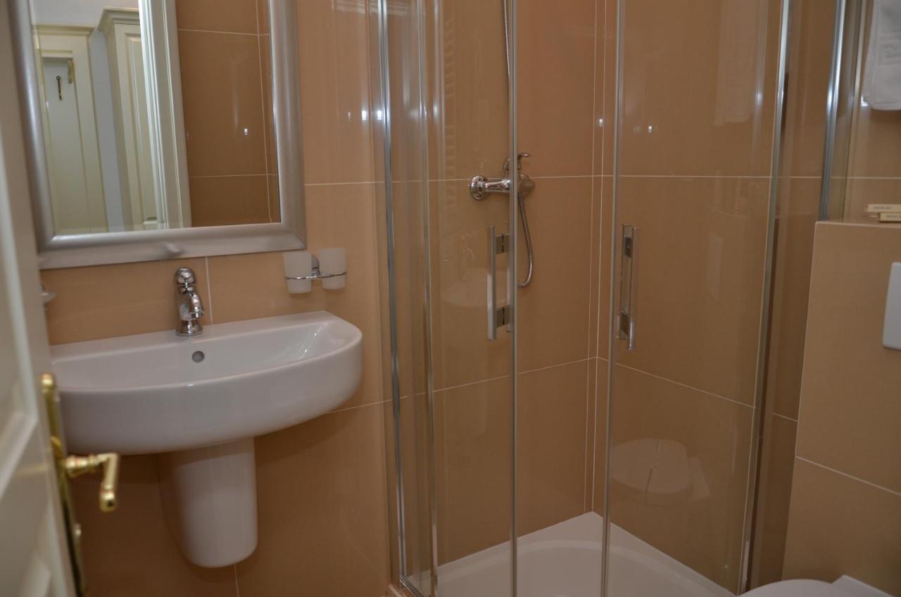 Chateau Royal Hotel Berezovka  Room photo